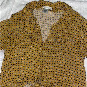 🎀Cute button up crop top